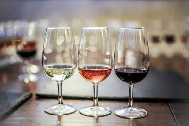 How to taste wine in 4 easy steps